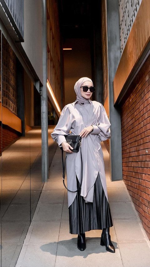 Mix and Match Hijab Outfit with Boots, Look Becomes Bolder
