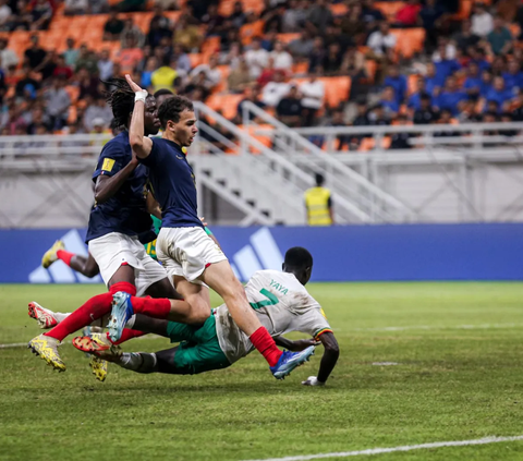 FOTO: Tampil Sama Kuat di Babak 16 Besar, Prancis Cetak Kemenangan Lewat Drama Adu Penalti Melawan Senegal di Piala Dunia U-17 2023