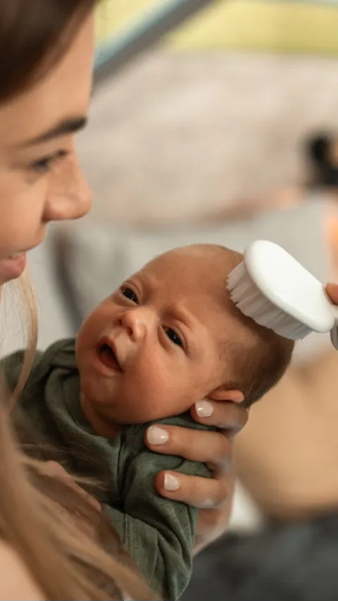 8 Cara Menebalkan Rambut Bayi secara Alami