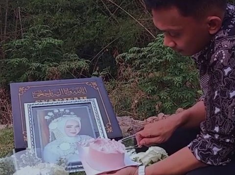 Rayakan Hari Lahir Mendiang Sang Istri, Pria Ini Bawa Kue Ulang Tahun ke Makam