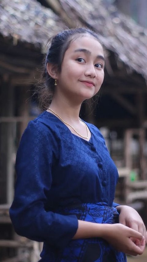 <b>Kecantikannya Curi Perhatian Netizen, Ini Potret Rumsyah Sosok Gadis Baduy Luar yang Viral</b><br>