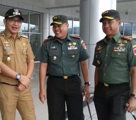 Potret Panglima TNI Jenderal Agus Zaman Danrem Pangkat Kolonel, Gagah Bawa Tongkat Komando