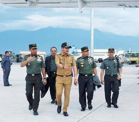 Potret Panglima TNI Jenderal Agus Zaman Danrem Pangkat Kolonel, Gagah Bawa Tongkat Komando