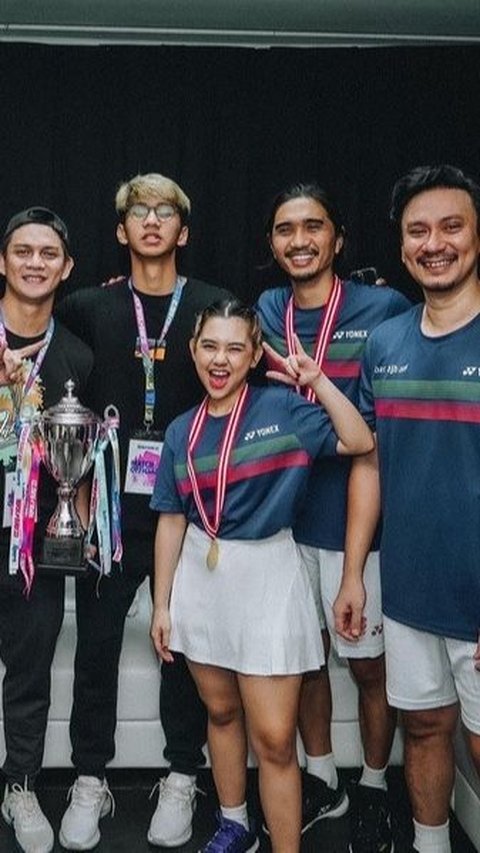 10 Potret Terbaru Ayman Anak Duta Sheila On 7 yang Punya Paras Ganteng, jadi 'Coach' saat Ayahnya Tanding Badminton