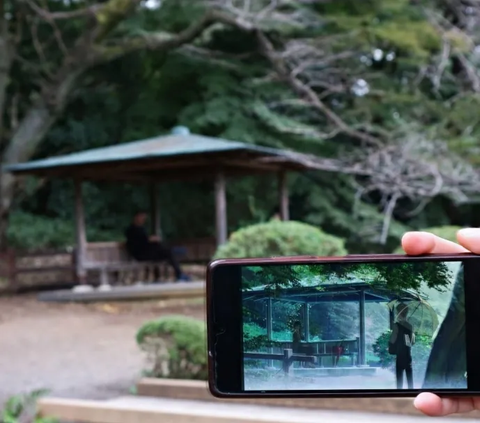 6. Gazebo di Japanese Garden taman nasional ini merupakan tempat bertemu dua tokoh utama <i>Garden of Words, </i>Takao Akizuki dan Yukari Yukino yang ternyata adalah guru dan murid.