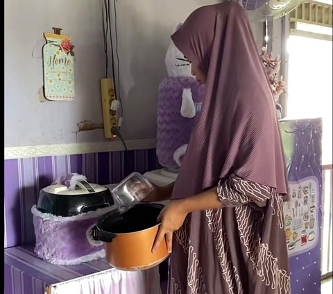 Viral Rumah Unik Serba Ungu di Tepi Sungai, Begini Penampakannya