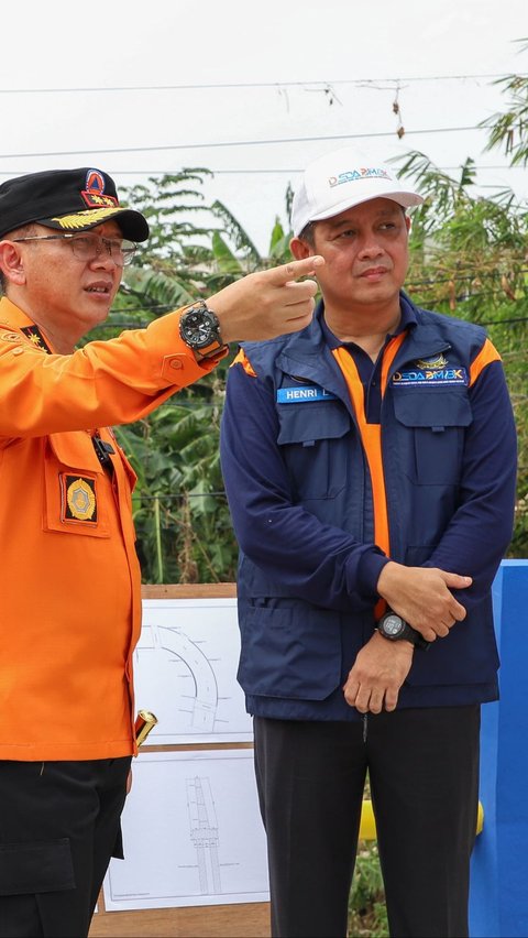 Pj Bupati Bekasi Yakin Desain Lengkung Jembatan di Cibitung Ini Mampu Cegah Banjir 