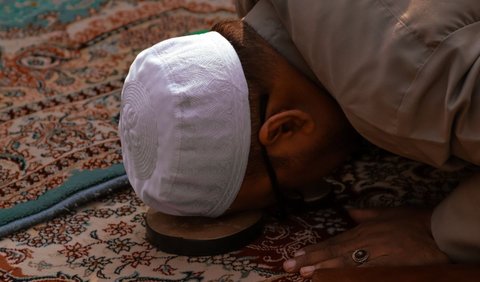 3. Sujud dalam Sholat