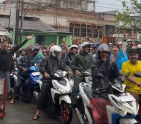 Gokil, Pria Ini Borong Pertamax di Pom Bensin dan Langsung Dibagikan ke Pengendara Motor Secara Gratis