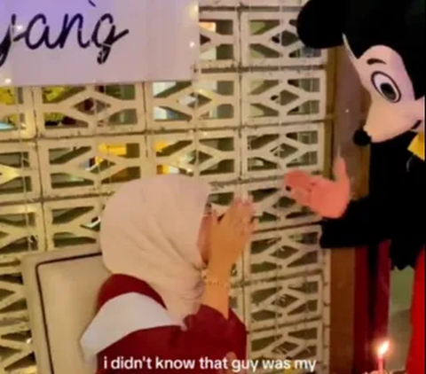 Pria Nyamar Jadi Badut Mickey Mouse ke Ulang Tahun Mantan Pacar, Alasannya Bikin Tersentuh