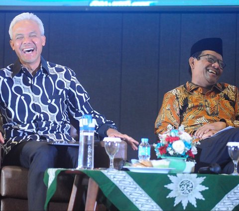 Pasangan capres-cawapres, Ganjar Pranowo dan Mahfud MD menghadiri Dialog Terbuka Muhammadiyah di Universitas Muhammadiyah Jakarta (UMJ), Tangerang Selatan, Kamis (23/11/2023). Dalam momen tersebut Ganjar-Mahfud memaparkan visi-misinya sebagai capres dan cawapres.