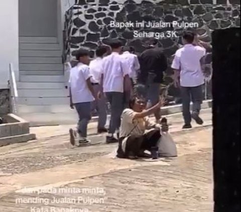 Viral Pria Paruh Baya Jualan Pulpen di Depan Sekolah, Keliling dari Bandung sampai Cirebon