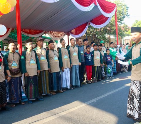 Jalan Sehat Sarungan, Gus Ipul Harap Warga Bantu Kota Pasuruan Jadi Kota yang Bersih & Tertib