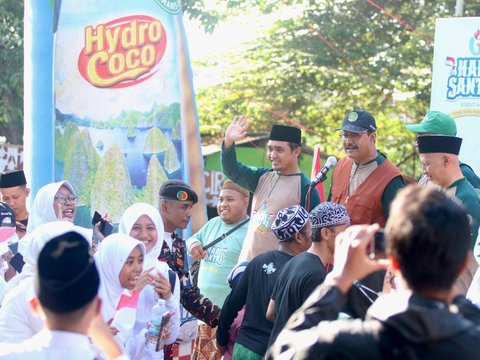 Jalan Sehat Sarungan, Gus Ipul Harap Warga Bantu Kota Pasuruan Jadi Kota yang Bersih & Tertib