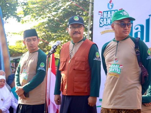 Jalan Sehat Sarungan, Gus Ipul Harap Warga Bantu Kota Pasuruan Jadi Kota yang Bersih & Tertib