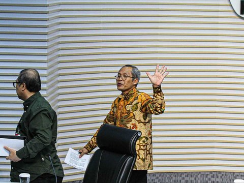 FOTO: Ekspresi Wakil Ketua KPK Sebut Tak Malu Usai Firli Bahuri Jadi Tersangka Pemerasan