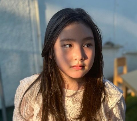 10 Foto Terbaru Eleeya Anak Celine Evangelista yang Menginjak Remaja, Penampilannya Makin Cantik Bak Bidadari