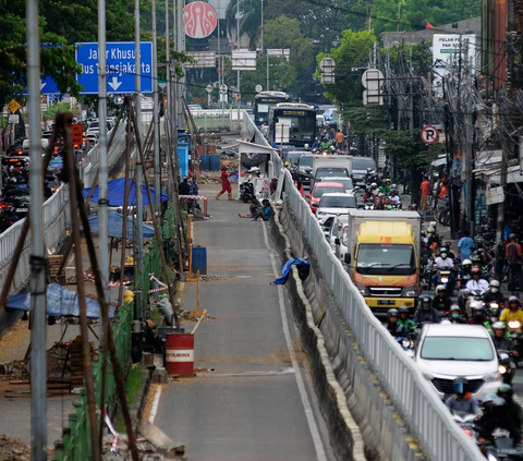 FOTO: Memantau Progres LRT Phase 1B Velodrome-Manggarai yang Menelan Dana Rp5,5 Triliun