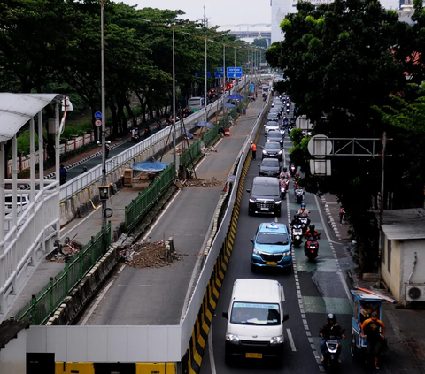 FOTO: Memantau Progres LRT Phase 1B Velodrome-Manggarai yang Menelan Dana Rp5,5 Triliun