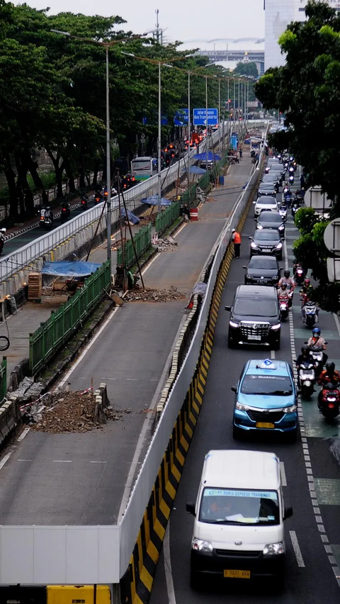 Selain itu, dalam keterangannya, Budi optimis adanya LRT Fase 1B ini akan mengurangi kemacetan, membuka lapangan pekerjaan, hingga meningkatkan roda perekonomian masyarakat.<br>