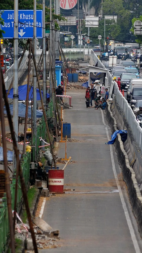 FOTO: Memantau Progres LRT Phase 1B Velodrome-Manggarai yang Menelan Dana Rp5,5 Triliun