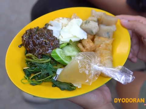 Mencicipi Uniknya Rujak Jaran yang Legendaris di Cirebon, Isinya Sayur bukan Buah