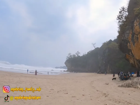 Menyibak Keindahan Pantai Goa Langir, Pantai Eksotis dengan Seribu Gua di Lebak