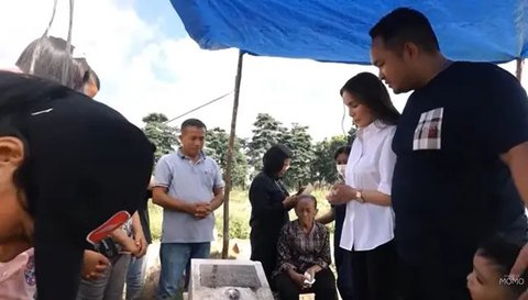 Potret Momo Geisha Ziarah ke Makam Ayah di Pekanbaru, Anak-Anak Pertama Kali ke Kampung Halaman