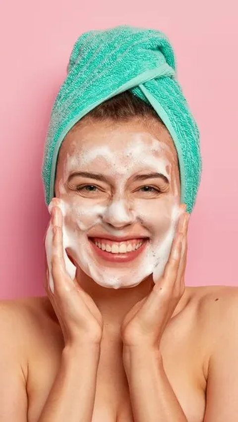 9 Pilihan Facial Wash yang Lembut Aman Untuk Kulit Sensitif