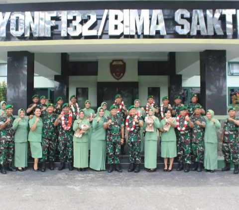 Mayor Zulfikar Rakita Anak Deddy Mizwar Pindah Tugas ke Bandung, Begini Momen Pelepasan Pegang Erat Istri