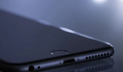 iPhone terakhir yang memiliki Touch ID adalah iPhone SE generasi ketiga yang diluncurkan pada tahun 2022 lalu. 