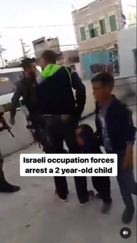 Beruntung, anak kecil tersebut berhasil diselamatkan usai ditangkap oleh tentara Israel. <br>