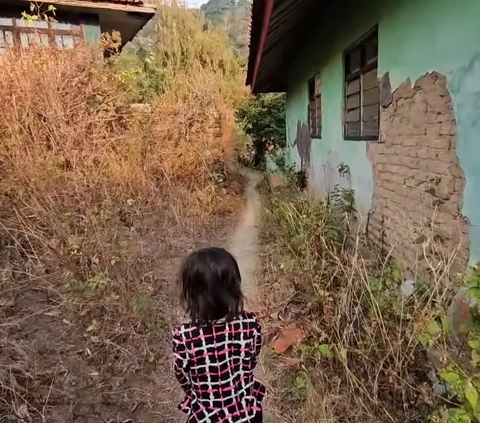 Miris Bocah Ini Tinggal di Kampung Mati Tengah Hutan Makan Nasi Pakai Garam 'Terakhir Menu Pakai Telur di Bulan Puasa'