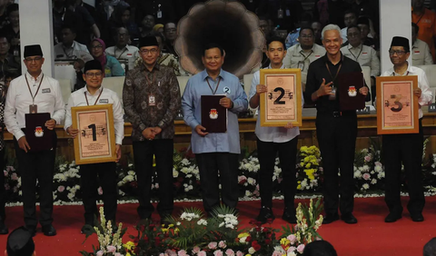 Menurut Nusron, pembagian tugas ini adalah hal yang harus dilakukan oleh Prabowo dan Gibran. Sebab kedua acara itu penting.<br>