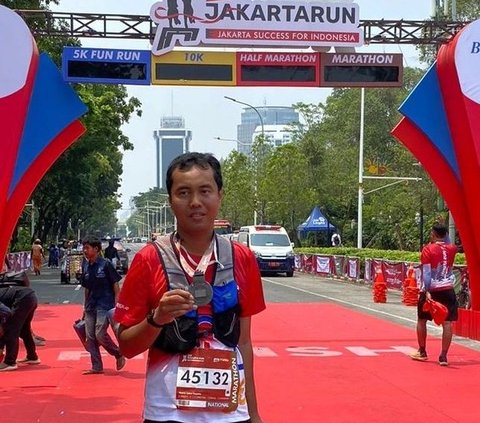 Pria yang akrab disapa Osha ini berhasil menuntaskan lari maraton sejauh 42 kilometer. Tidak tanggung-tanggung, Ia mampu menempuhnya dengan catatan waktu 06:47:37. <br>