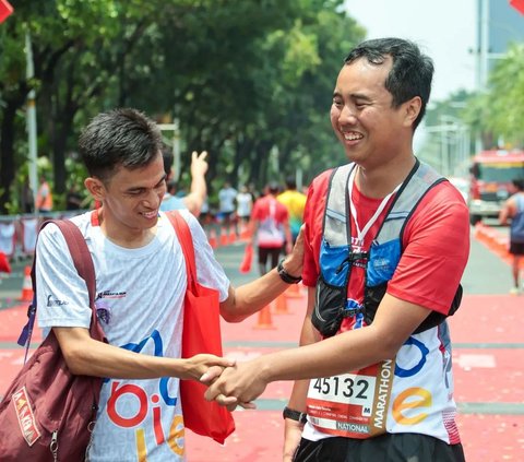 Detik-Detik Penyandang Autisme Tuntaskan Lari Maraton 42 KM, Jadi Pelari Autisme Pertama & Berhasil