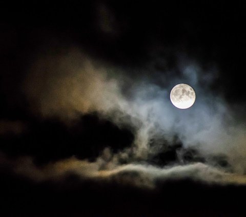150 Kata-Kata tentang Bulan yang Bikin Tenang, Teduhkan Hati & Penuh Nasehat Kehidupan