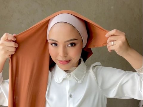 Tutorial Pashmina Ala Heidy, Mama Ucel who went viral on Tiktok