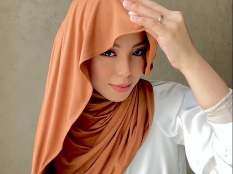 Tutorial Pashmina Ala Heidy, Mama Ucel who went viral on Tiktok