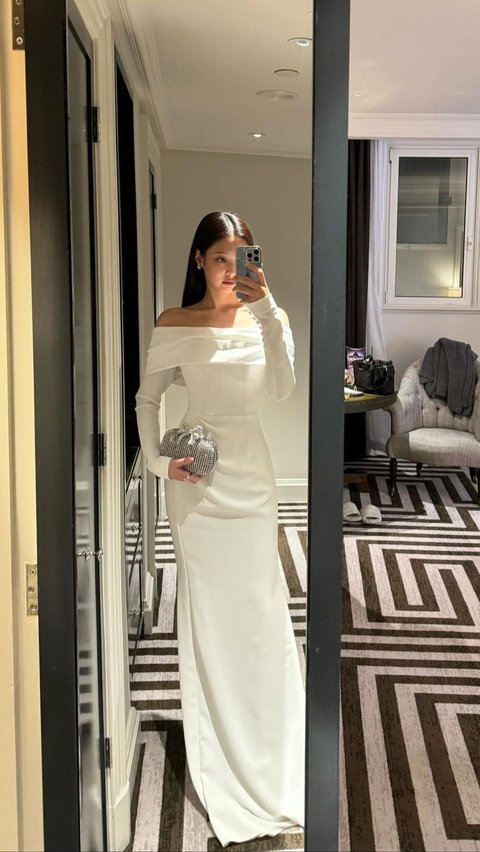 Bak Pengantin, Potret Jennie Blackpink Berbalut Gaun Putih Panjang