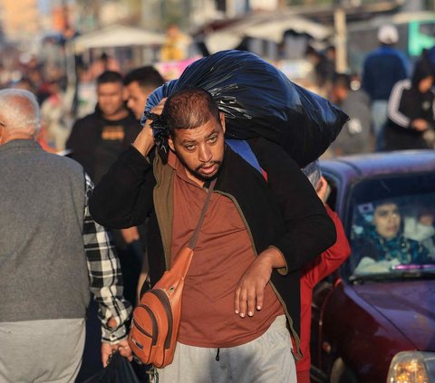 FOTO: Gencatan Senjata 4 Hari, Warga Gaza yang Mengungsi Ramai-Ramai Kembali ke Rumah