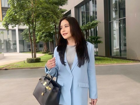 5 Potret Cantik Prilly Latuconsina Pakai Blazer Biru jadi Perbincangan, Netizen 'Benar-Benar Wanita Bervalue'