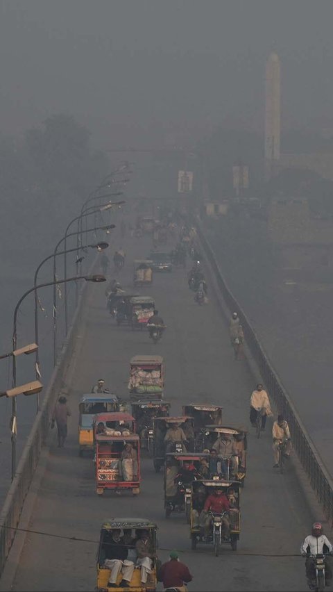 FOTO: Penampakan Kabut Asap Sangat Tidak Sehat 'Cekik' Kota Lahore Pakistan