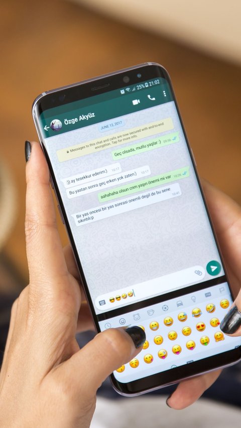 Gadis Ini Rutin Curhat ke Whatsapp Ibunya yang Sudah Meninggal, Syok Tiba-Tiba Dapat Balasan: ‘Jangan Merasa Sedih’