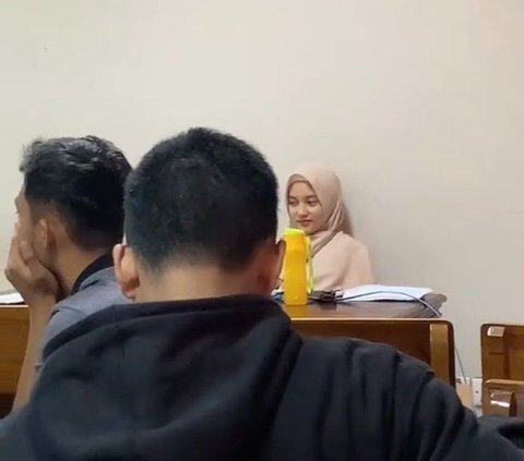 Viral Beautiful Young Lecturer Making Students Happy at Magelang Campus: No One Wants to Leave Attendance Even Though Her Subject is Confusing