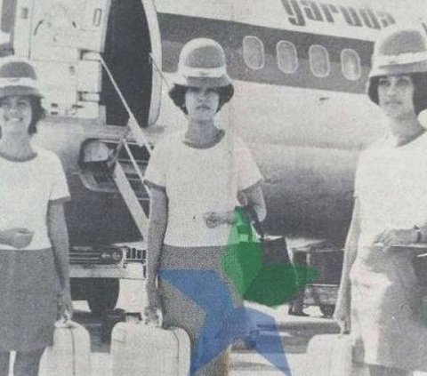 Portrait of Garuda Indonesia Flight Attendants in the 70s that Captivate Attention, Curly Hair and Hats Resembling English Royal Soldiers