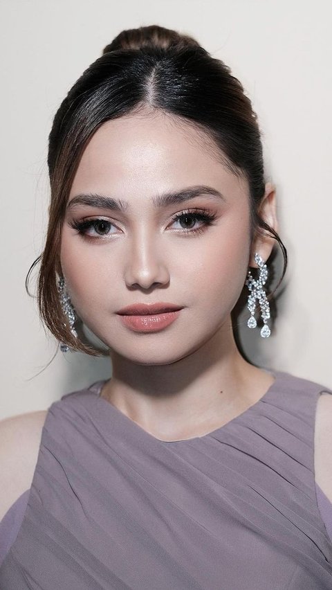 Soft Glam Makeup Syifa Hadju Bikin Auranya Memancar