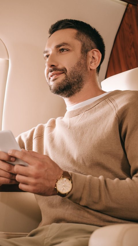 Financial Experts Reveal the Difference Between Successful People and Ordinary People on an Airplane, Their Arguments Spark Heated Debates.