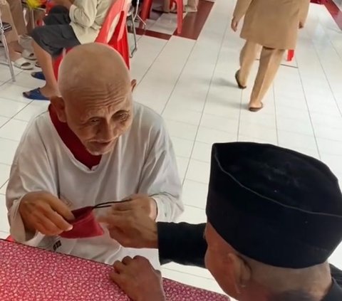 Friendship of Two Elderly People in Nursing Home, Known Since Childhood Their Story Touching