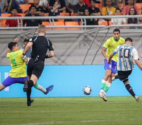 FOTO: Tanpa Ampun! Argentina Habisi Brasil 3-0 dan Lolos ke Semifinal Piala Dunia U-17